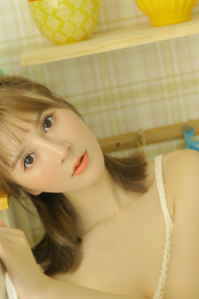 《年轻的女教师》